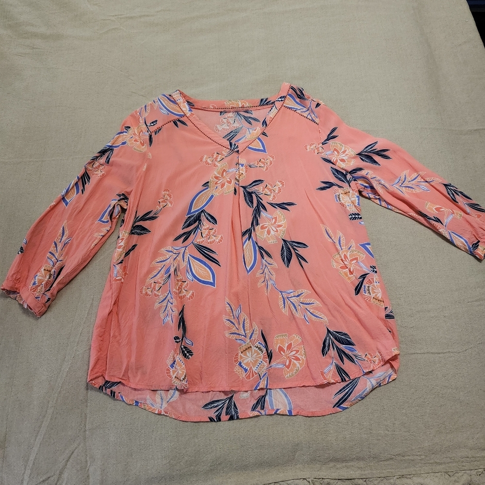St. John's Bay Top | size L